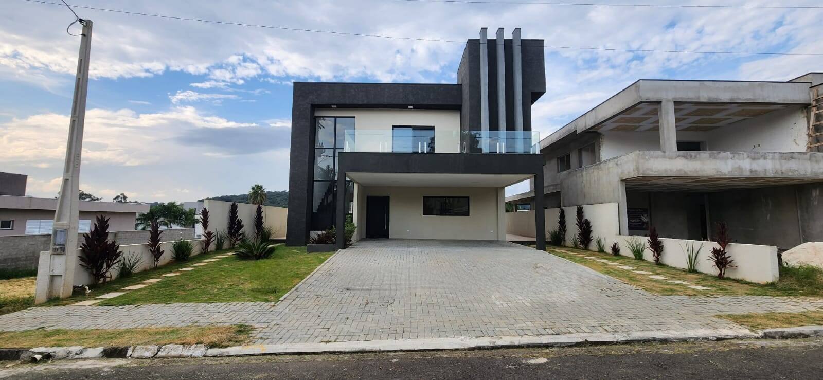 Casa de Condomínio à venda com 4 quartos, 600m² - Foto 2