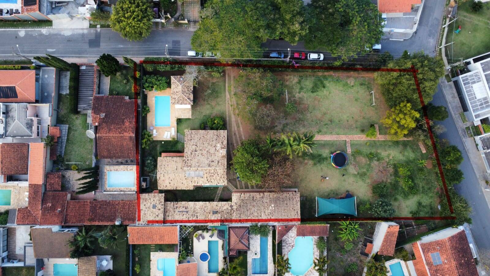 Casa à venda com 4 quartos, 500m² - Foto 2