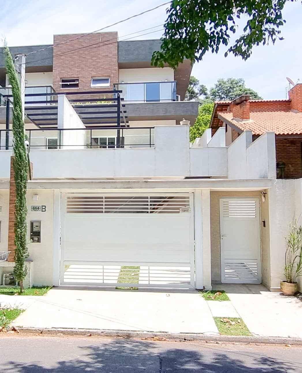 Casa à venda com 3 quartos, 251m² - Foto 1