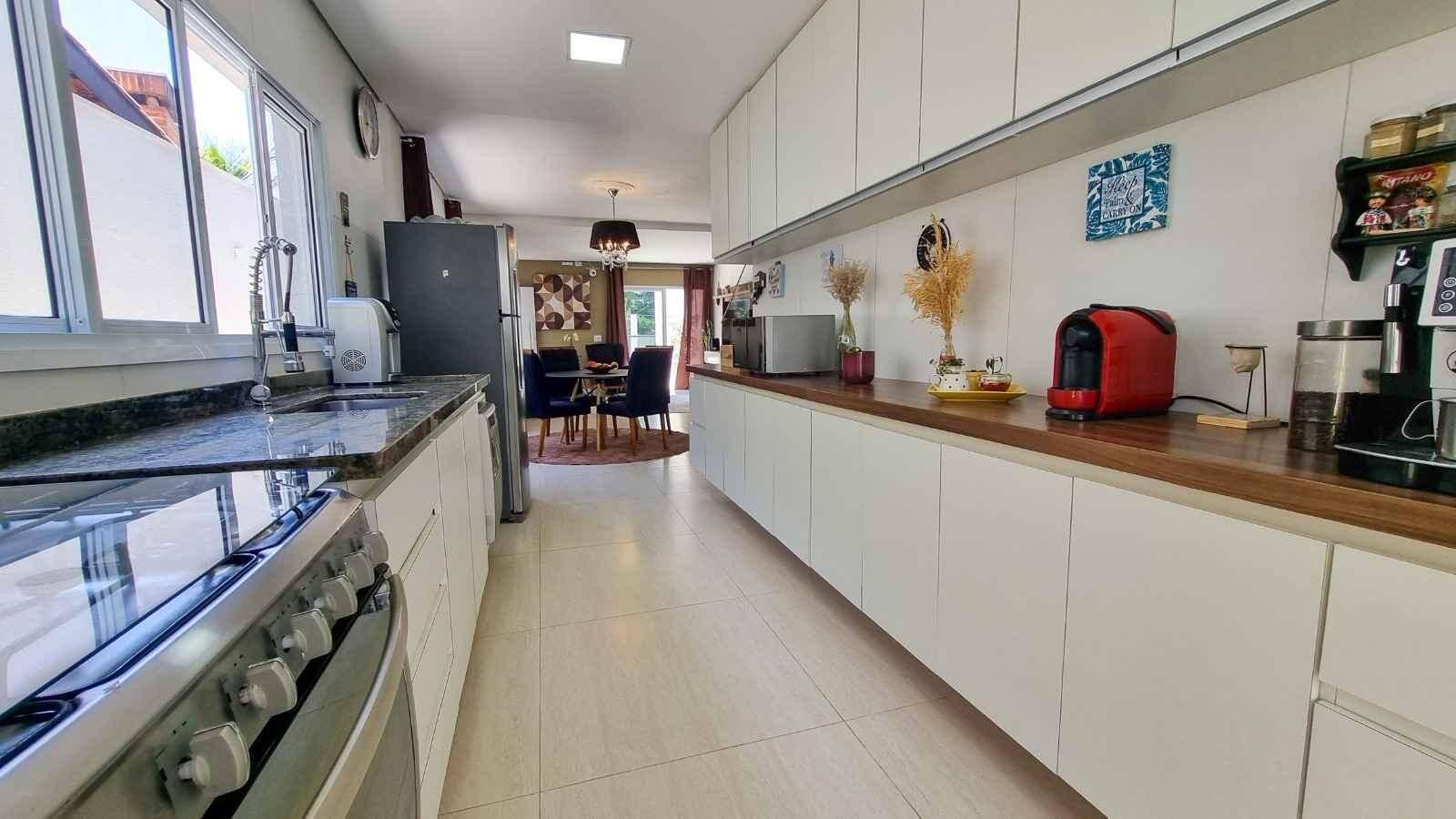 Casa à venda com 3 quartos, 251m² - Foto 8