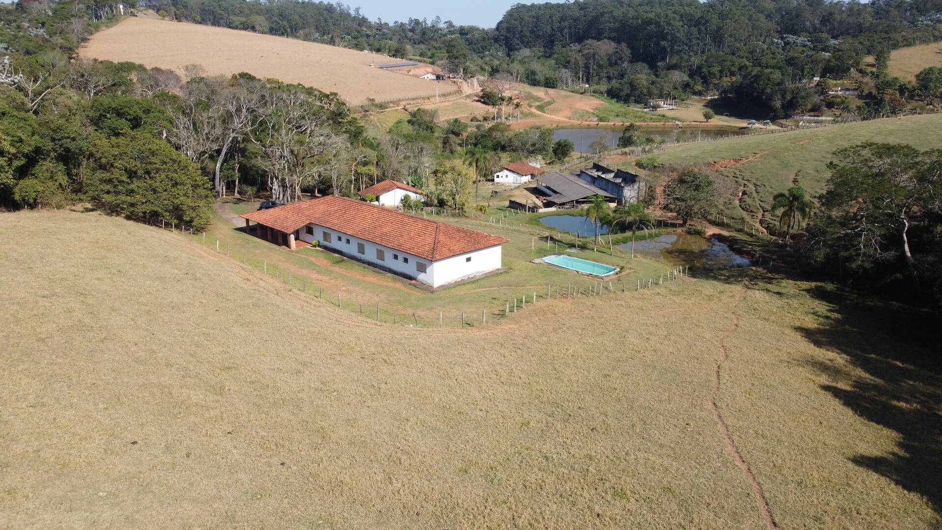 Fazenda à venda com 9 quartos, 202000m² - Foto 1