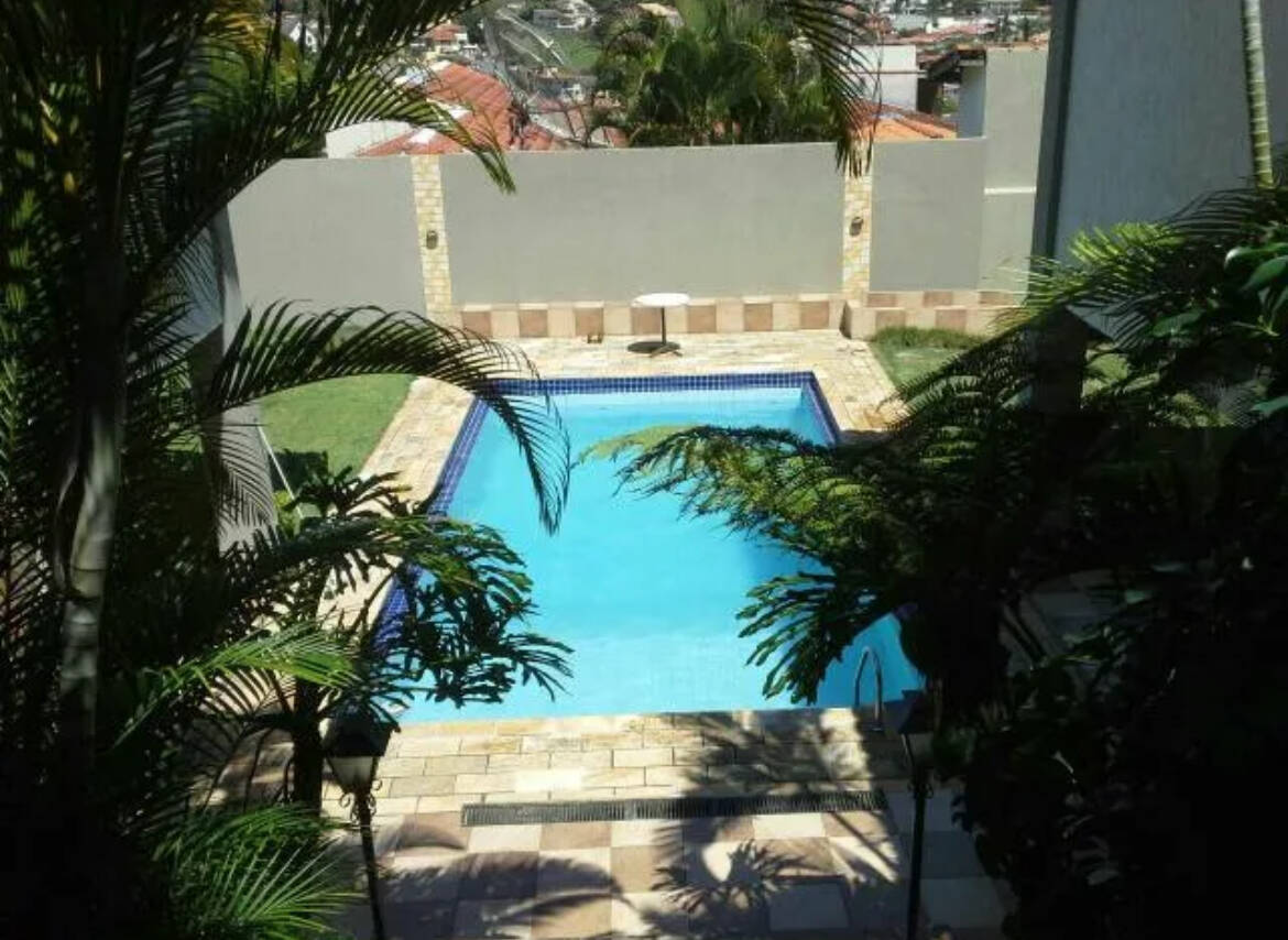 Casa à venda com 4 quartos, 600m² - Foto 3