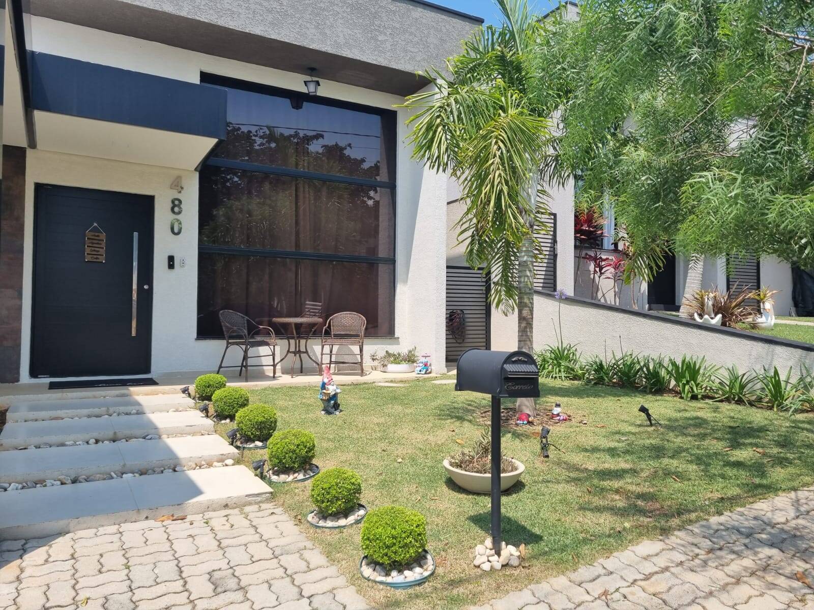 Casa à venda com 3 quartos, 300m² - Foto 1