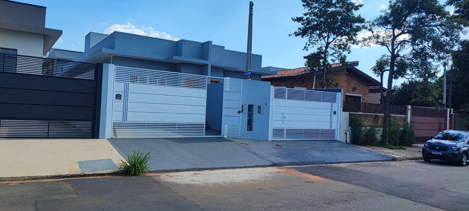 Casa à venda com 3 quartos, 180m² - Foto 1