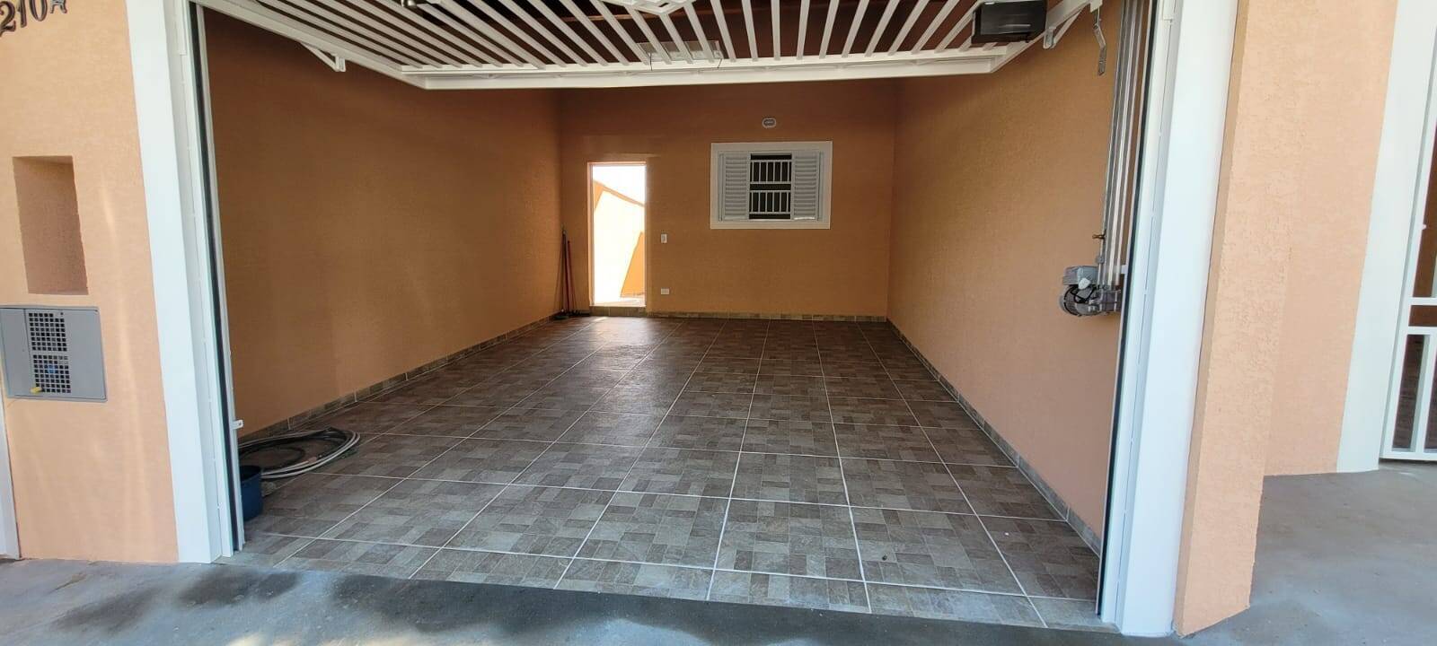 Casa à venda com 3 quartos, 225m² - Foto 2