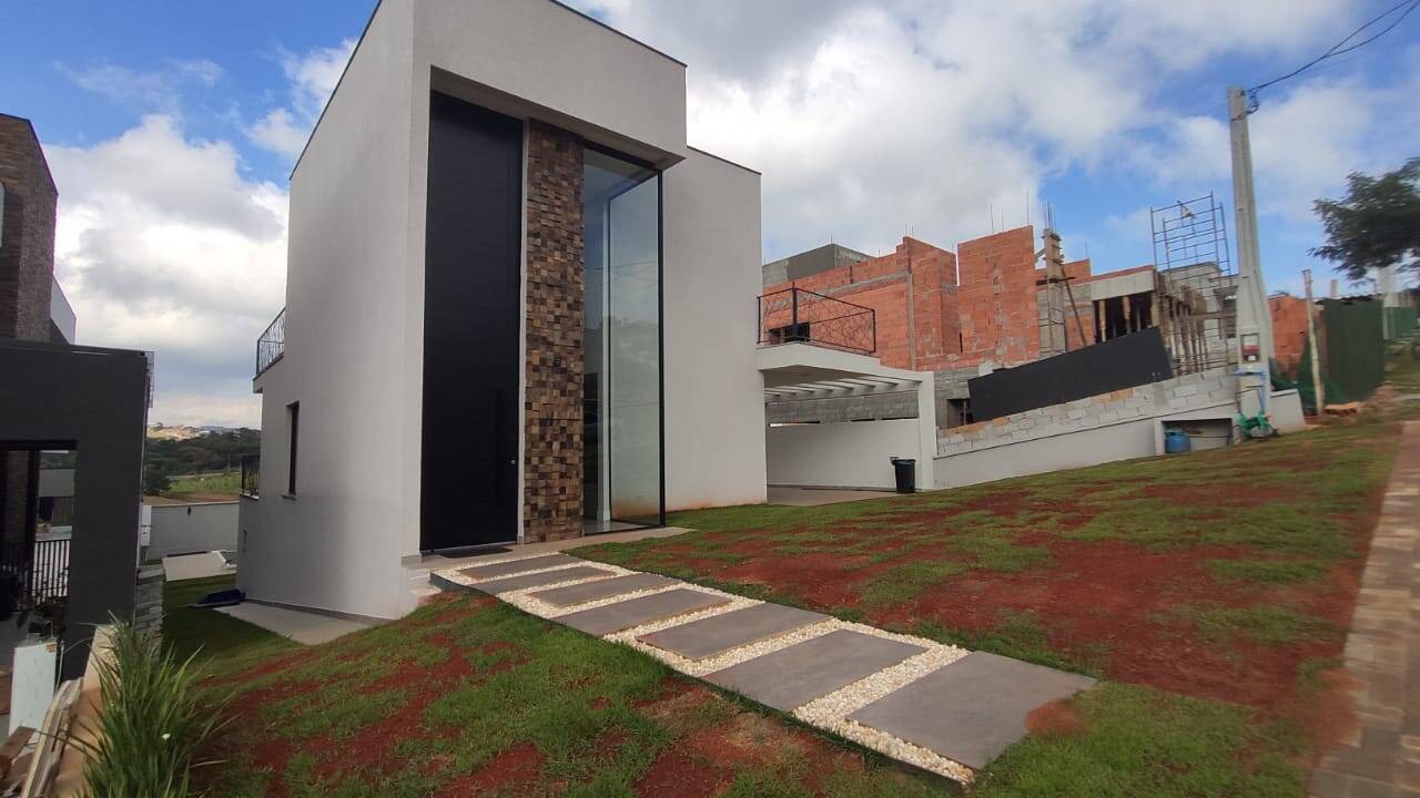 Casa à venda com 4 quartos, 600m² - Foto 1