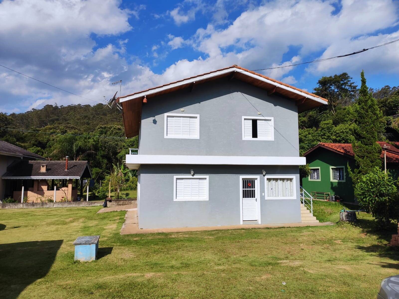 Casa à venda com 4 quartos, 350m² - Foto 1