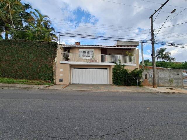 Casa para Venda em Atibaia - 1